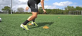足球运动员冲刺速度（三个可以让你获得刹那优势的速度和加速度训练）(7)