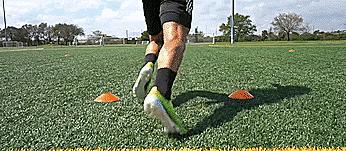 足球运动员冲刺速度（三个可以让你获得刹那优势的速度和加速度训练）(9)