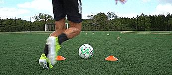 足球运动员冲刺速度（三个可以让你获得刹那优势的速度和加速度训练）(8)