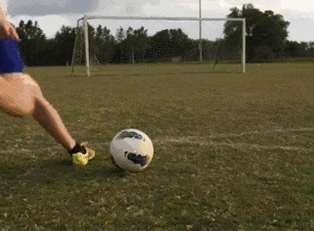 足球射球技巧（足球射门教学弧线射门）(6)