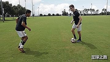 足球基本技术练习方法（基本功训练10个最佳步法）(7)