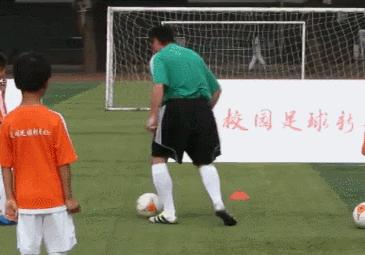 足球基本功训练（5个实用控球技术及训练）(14)