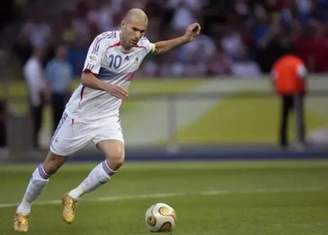 法国2004欧洲杯阵容（法国评价历史最佳阵容）(3)
