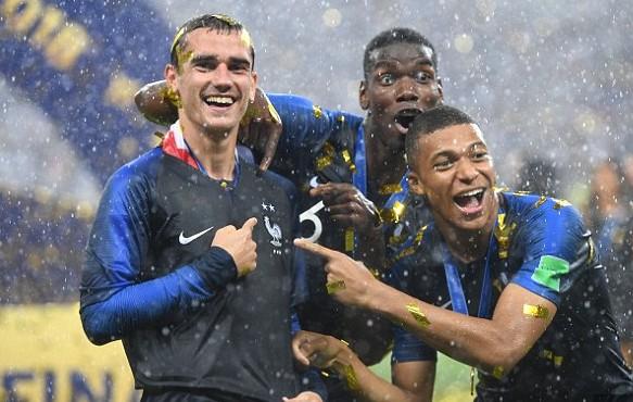 法国队2018球衣（法国夺冠发布两星队徽和球衣）(5)