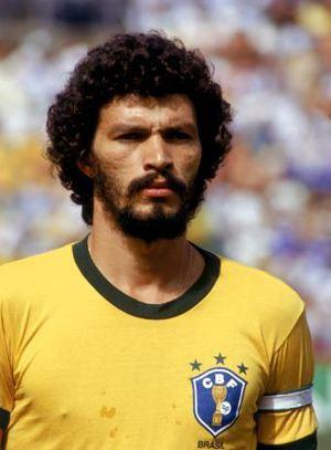巴西队历届队长是谁（回顾历届世界杯巴西队长）(13)