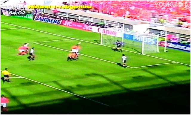 98年荷兰vs阿根廷（回顾1998世界杯荷兰对阿根廷）(12)