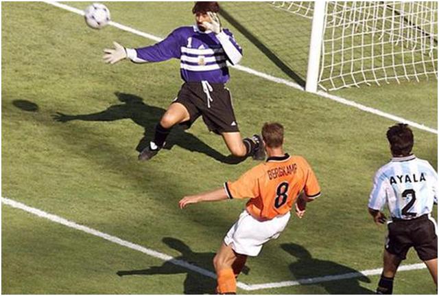 98年荷兰vs阿根廷（回顾1998世界杯荷兰对阿根廷）(20)