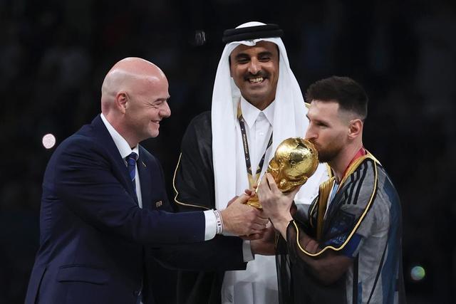 梅西第七次荣膺“世界足球先生”称号（梅西第6次被选世界足球先生）